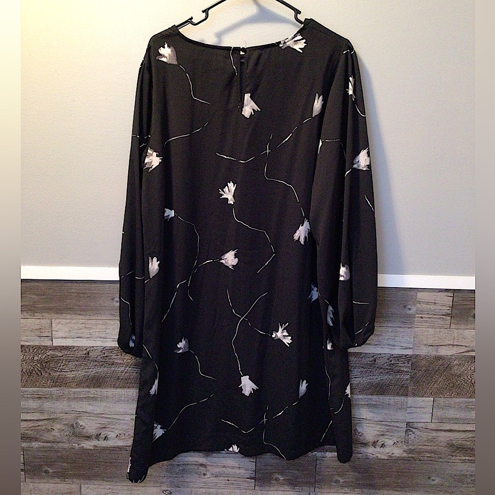 Ladies Long Sleeve xL black with white flower Dress (0003) - Picture 2 of 8